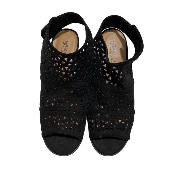 Black Heels - Picture 3 of 3